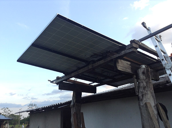 panel solar en estructura