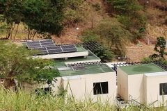 conjunto con panel solar