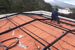 estructura panel solar trabajando